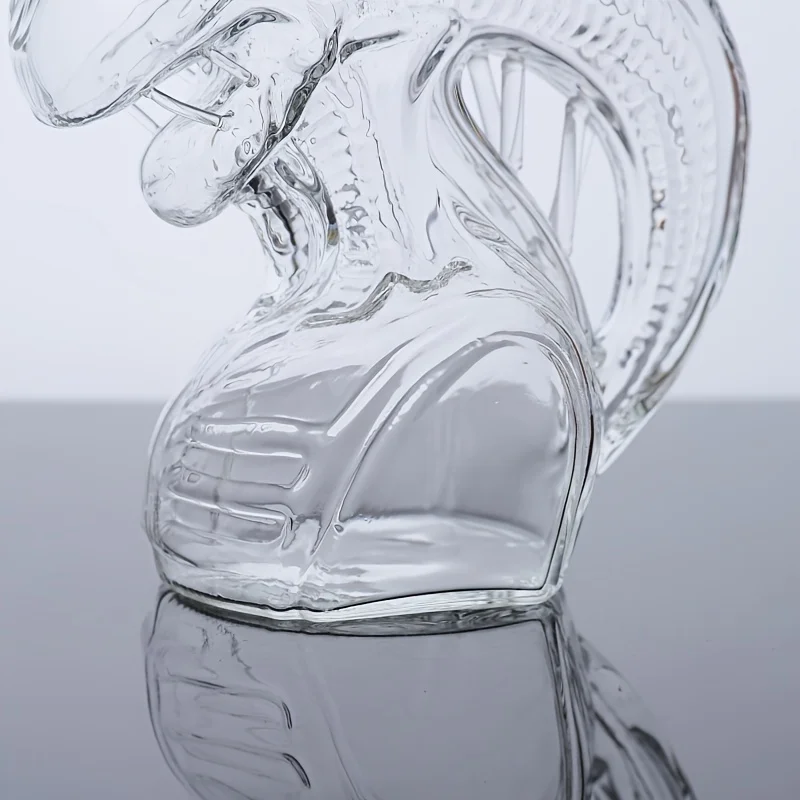 1pc Unique Shaped High Borosilicate Glass Whiskey Decanter, Liquor Bottle Holds Brandy, Vodka, Whiskey and More, Great for Home, Bar, Wine Cabinet & Tabletop Display