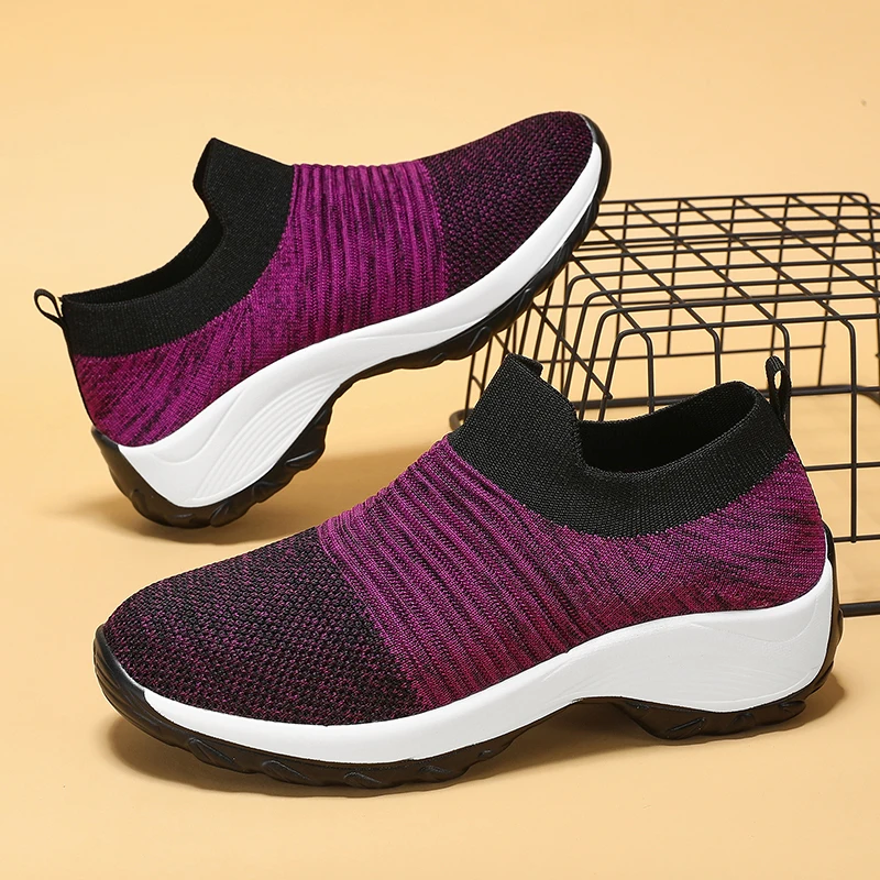 2024 New Women's Sports Shoes Breathable Comfortable Non Slip Fashionable Casual Socks Thick Sole Elevated Walking Shoes