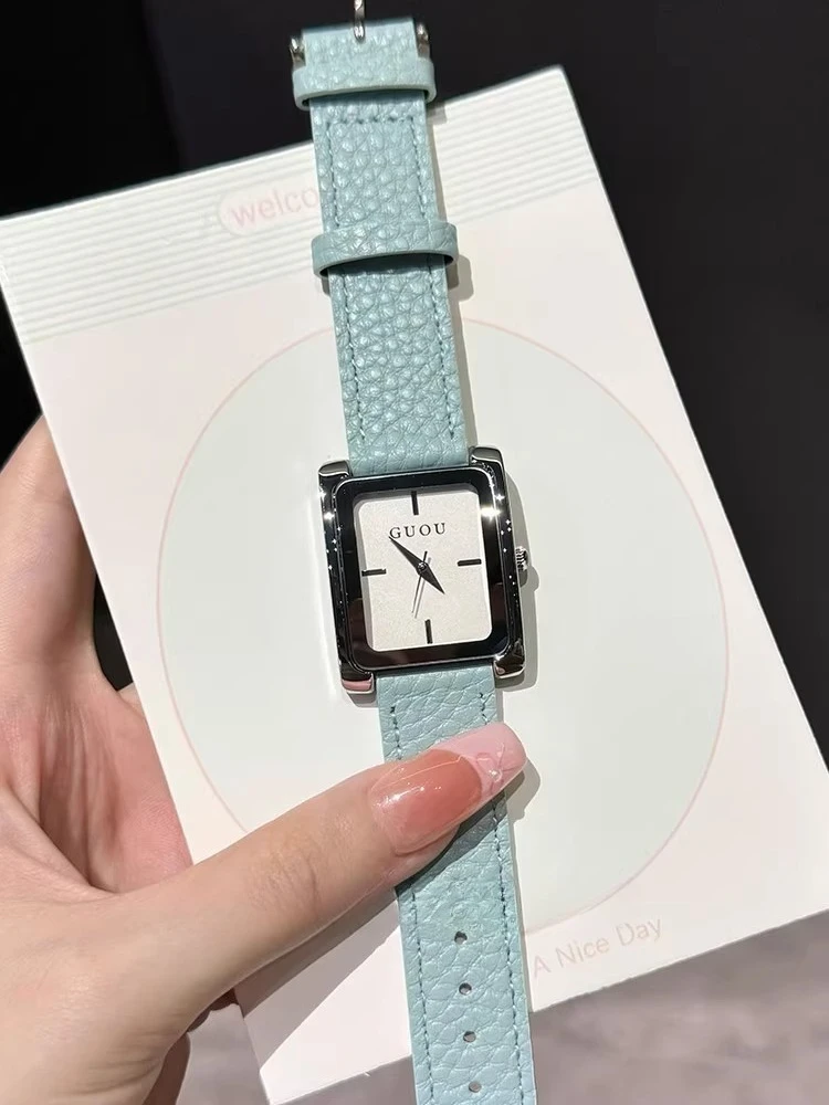 ساعة طالبة خفيفة فاخرة ومزاج بسيط 2025 ساعة جديدة ذات قيمة عالية ماركة فاخرة للسيدات ساعة هدية أصلية