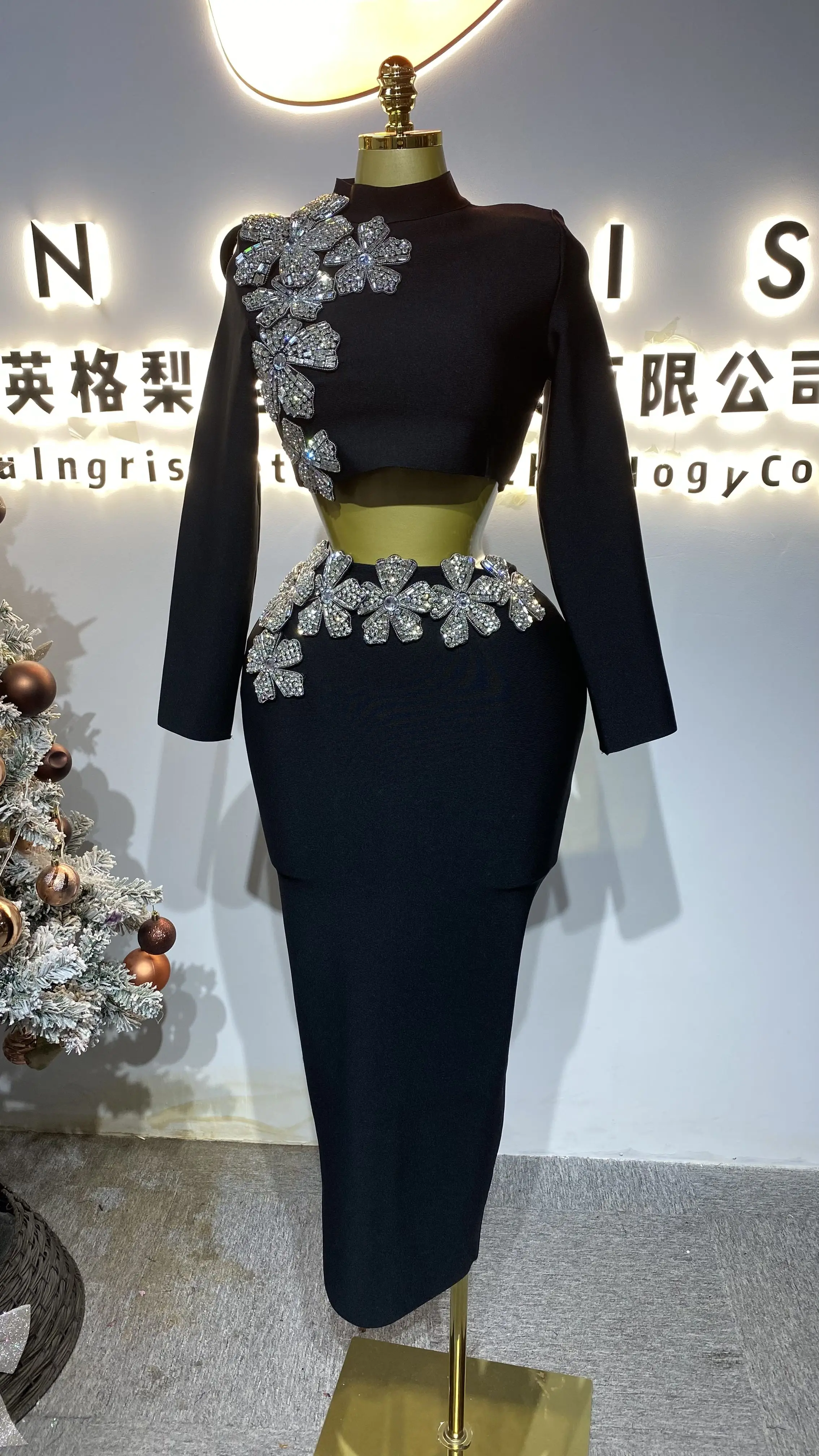 طقم ملابس علوية أنيقة بأكمام كاملة من الألماس المزين بالزهور معانقة على الورك - GZXX347