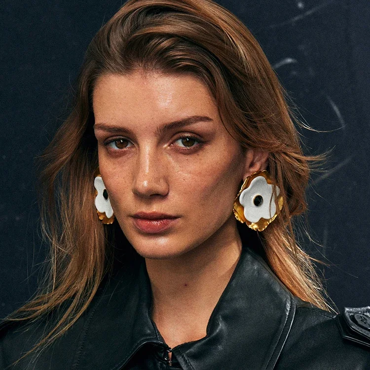 Vintage Designer Brand Large Flower Brass Gold Plated Earrings Ear Clip Women Luxury Jewelry