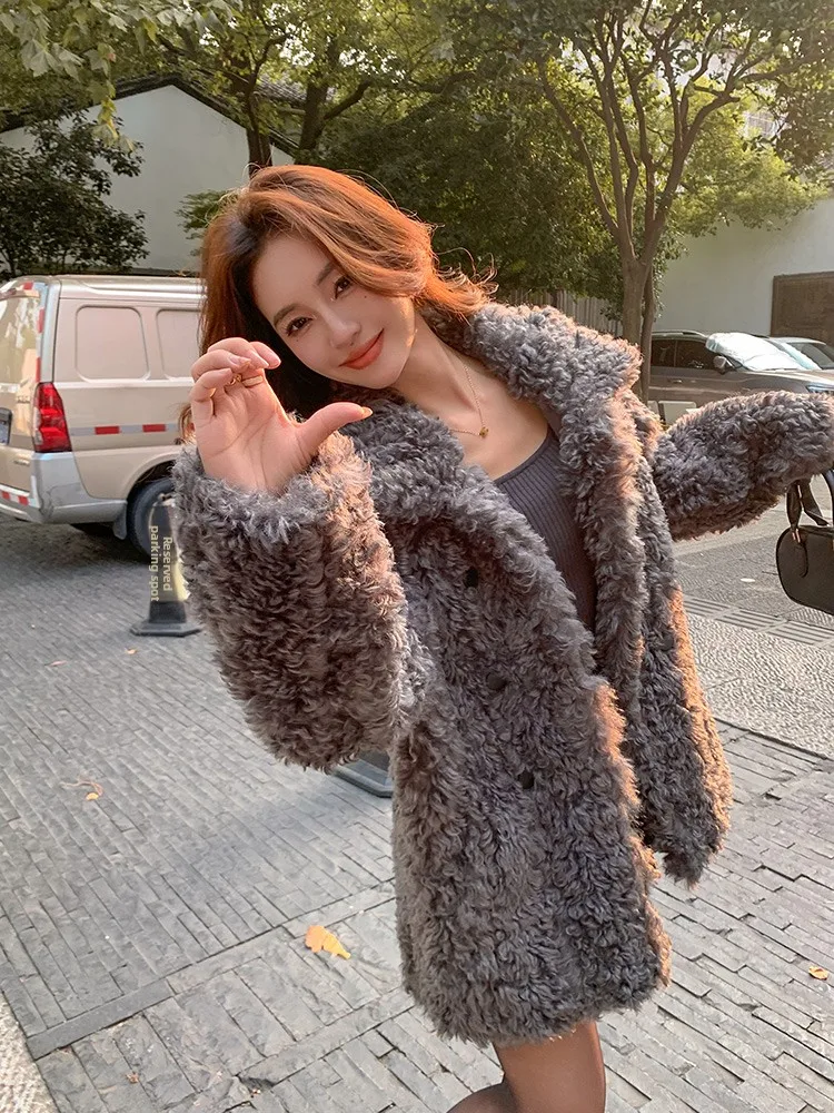 معطف فرو خروف صديق للبيئة للنساء ملابس خارجية شتوية من الجلد والفراء طويل Sve كوري Sle للتنقل والرياح