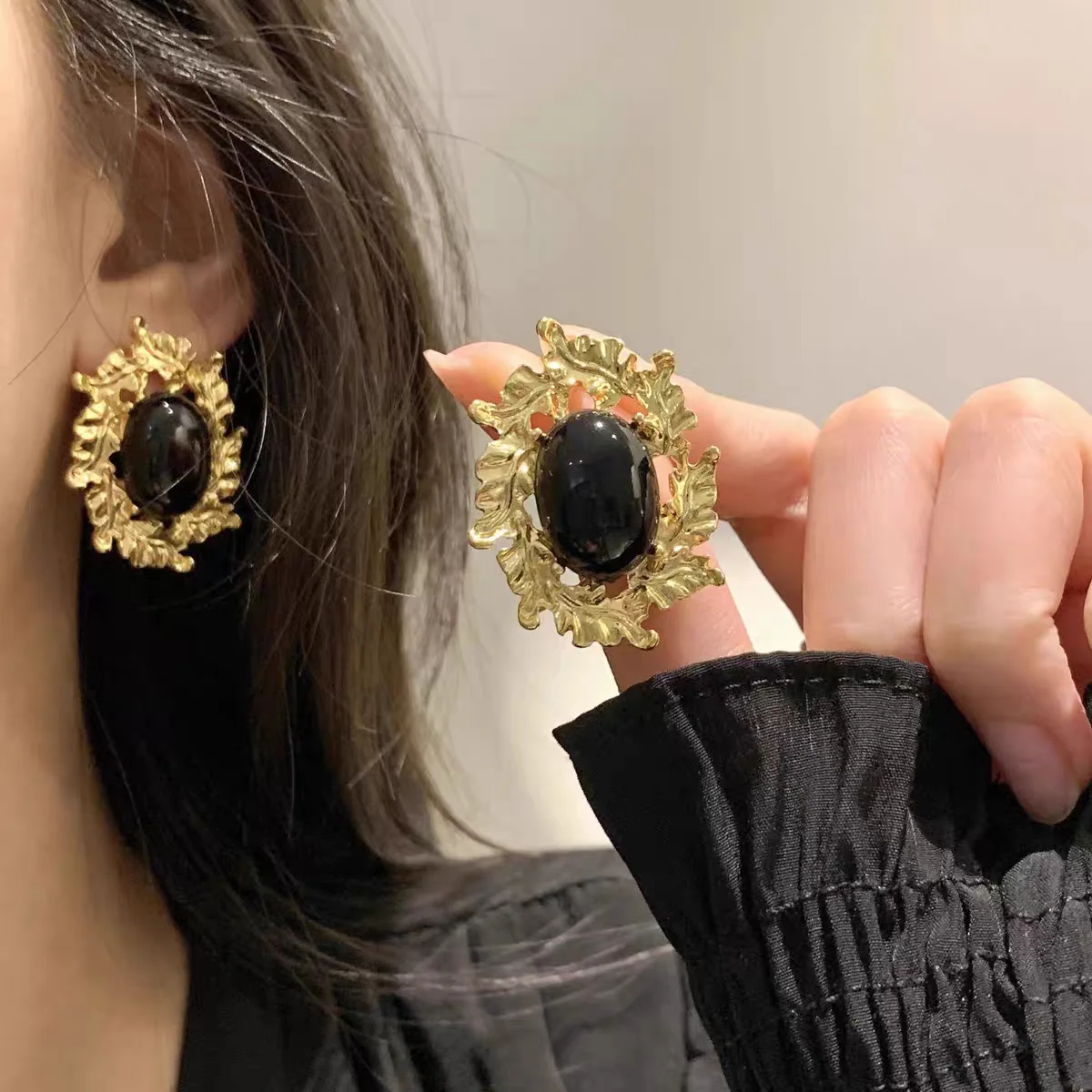 Retro Palace Style Oval Stud Earrings for Women Geometric Black Resin Earrings Casual Party Wedding Jewelry Accessories Gifts
