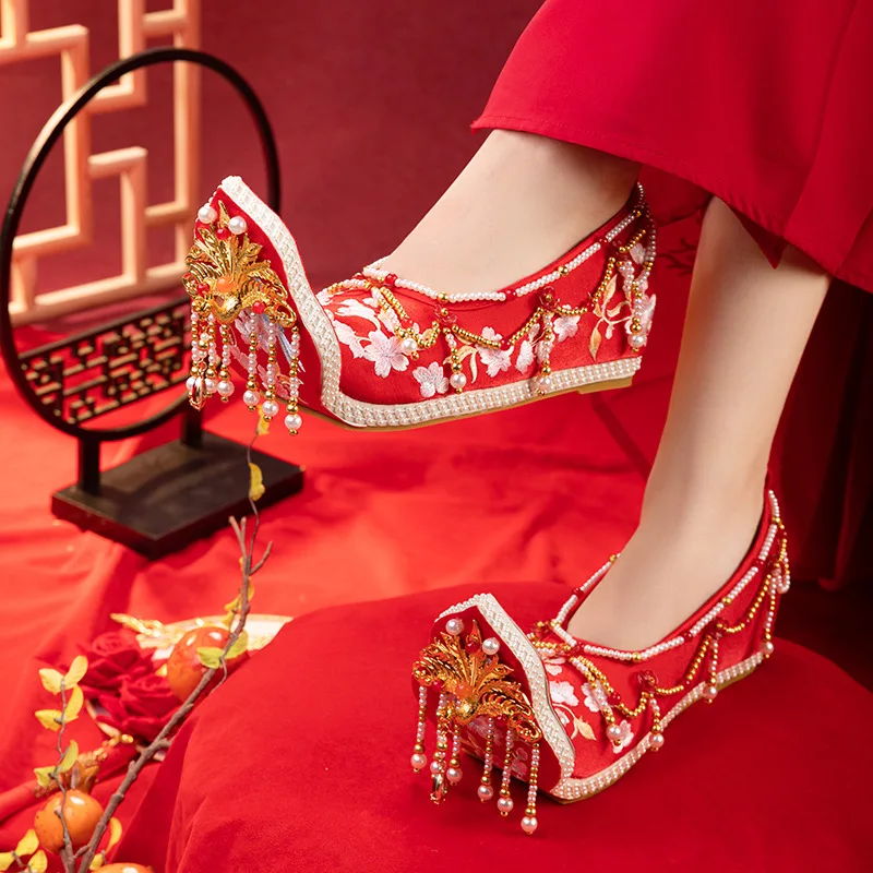 2024 New Wedged Wedding Shoes with Xiuhe Hanfu Handmade Beaded Chinese High-heel Embroidery Shoe