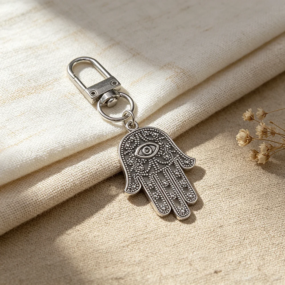 Vintage Hamsa-Hand Schlüsselanhänger mit Bösem Auge, Versilberter Fatima-Hand-Anhänger für Tasche & Auto, Glücksbringer Geschenk – Detail 5