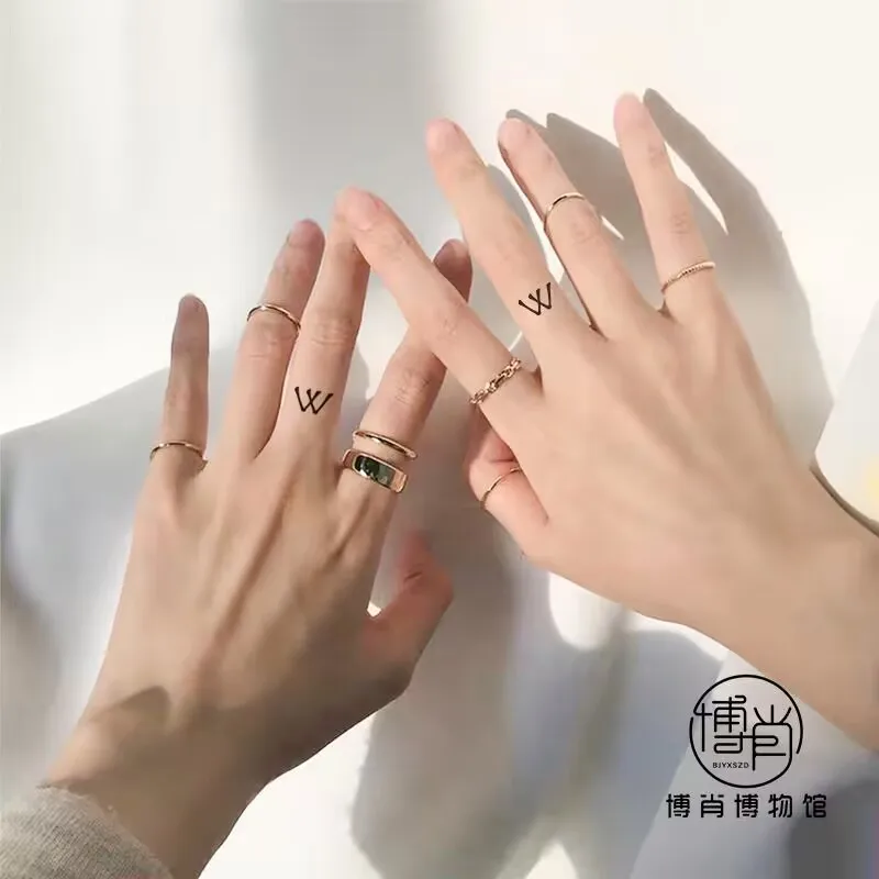 

Периферийные устройства «Bo Jun Yi Xiao» «Wang Yibo Xiao Zhan' BJYXSZD BJYXSZD в форме сердца, одноразовая водонепроницаемая татуировка BT, двойная V Post .