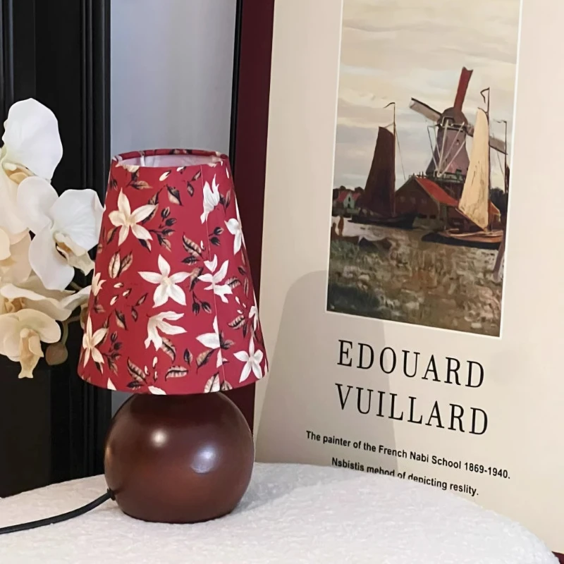 

Iron Small Desk Lamp Bedroom Bedside Desktop Table Lamps French Retro Tricolor Lighting Light Button Switch Decorating Lights