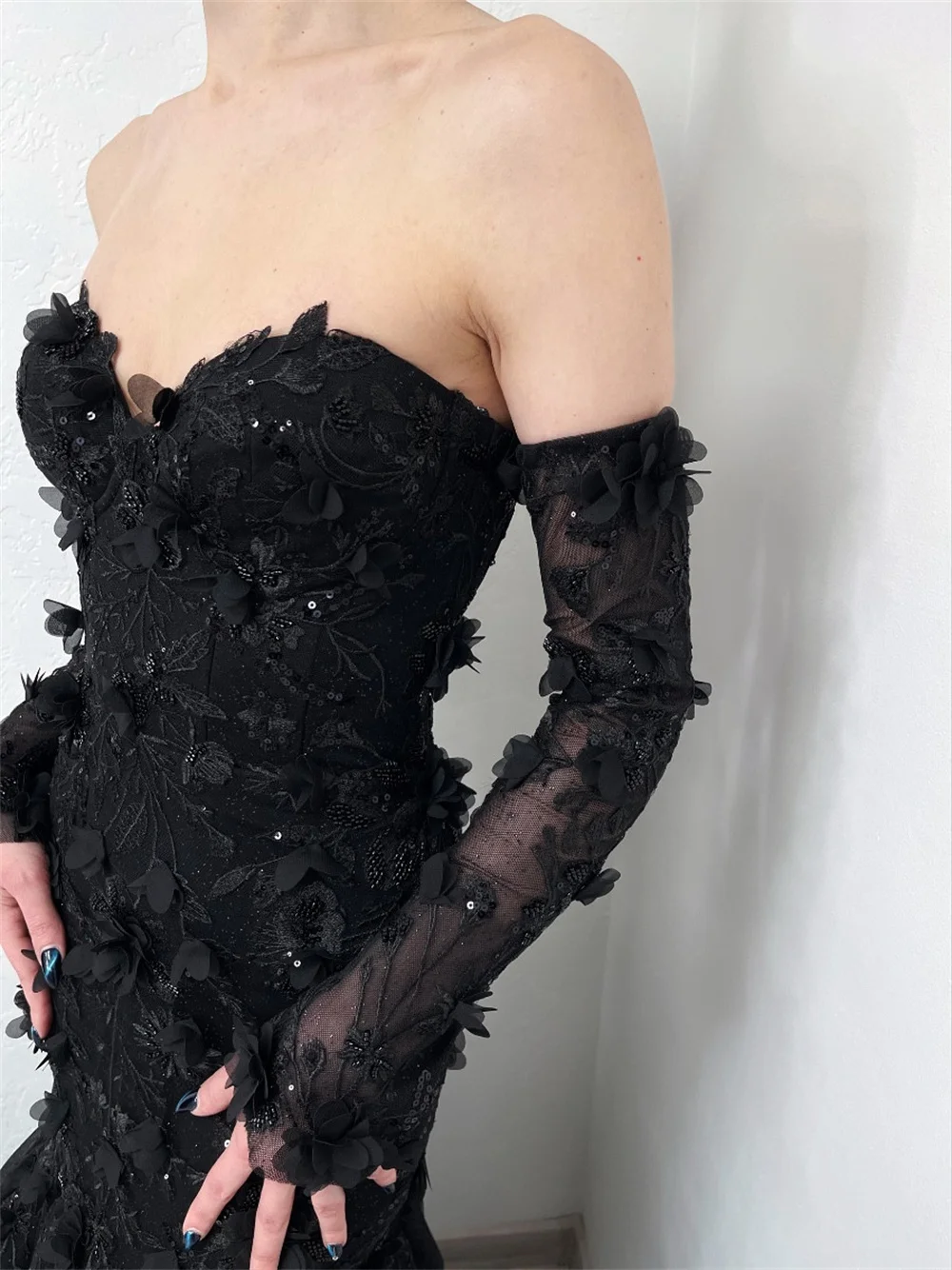 طوكيو مخصص الأسود قبالة الكتف فساتين الزفاف انفصال الأكمام الدانتيل متابعة ثوب الزفاف قطار المحكمة حورية البحر ثوب الزفاف