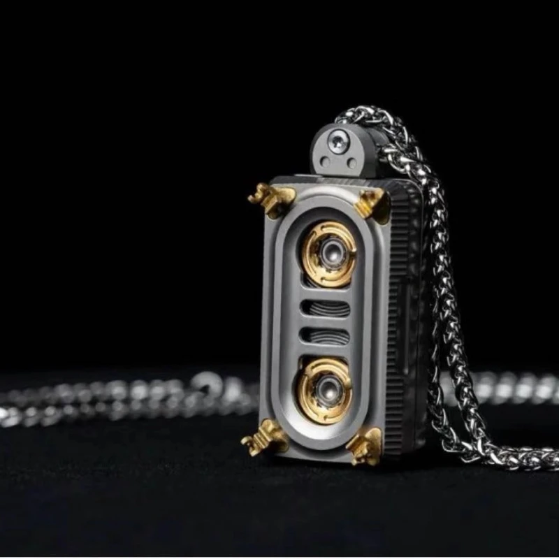 Exposición de Beijing, celda limitada, grabadora de cinta Chui Shou, juguete de descompresión de tarjeta de empuje con yema del dedo de Metal