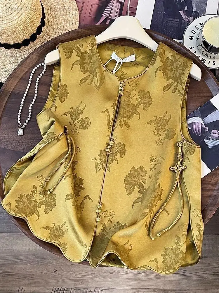 

Vintage Sleeveless Jacquard Chinese Style Waistcoat Women 2026 New Frog Button Elegant Yellow Casual All-Match Vest Top