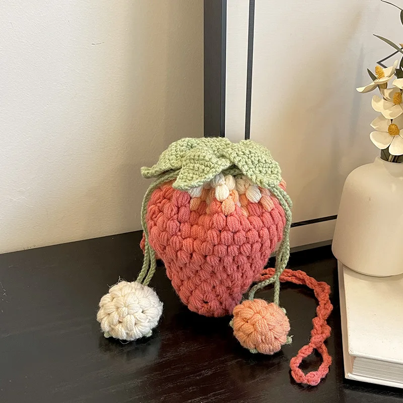 

Crochet Strawberry Bag New Hand-woven Bucket Bag Cute Fruit Change Knit Small Bag