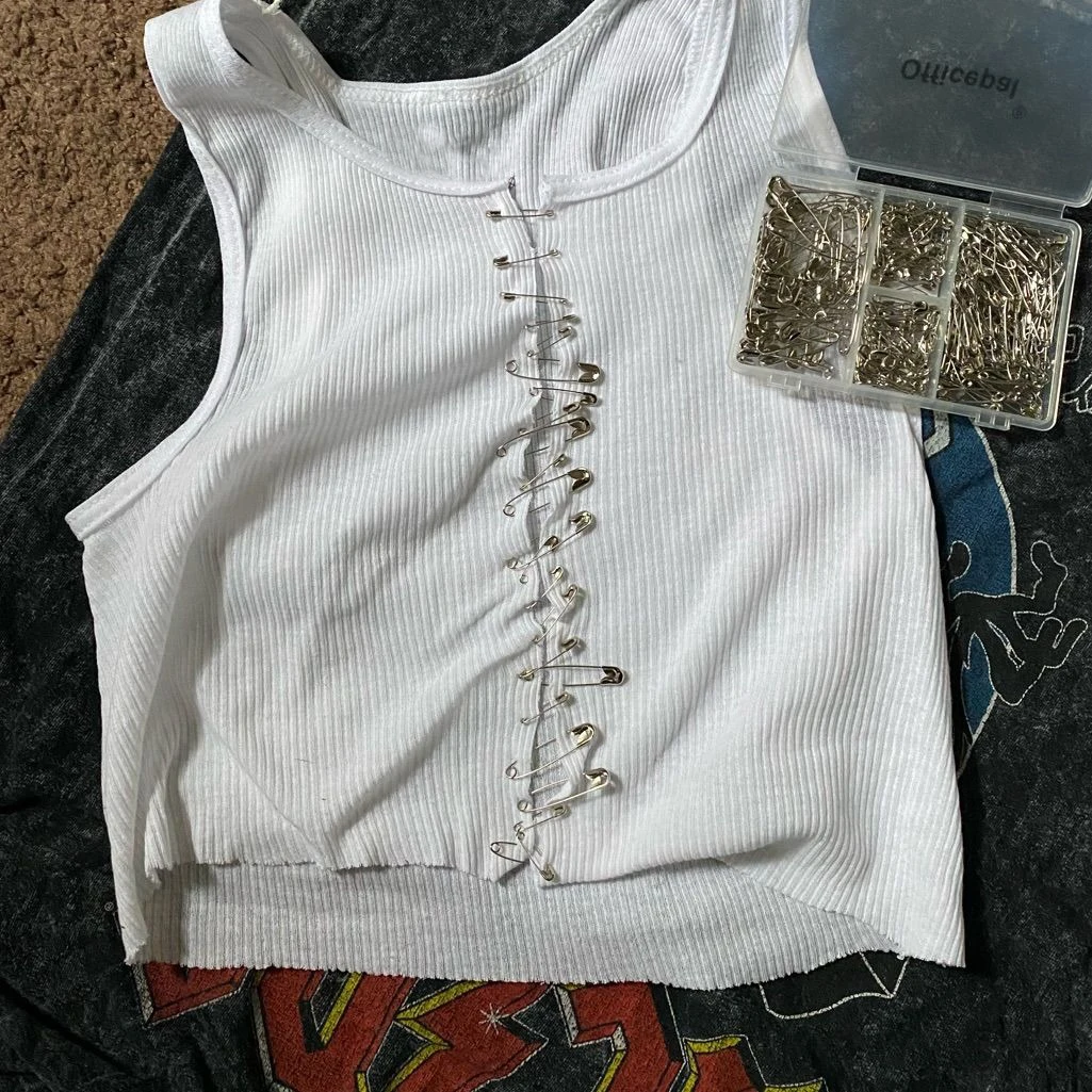 

Y2K Cute Pin decoration Women's Tank Vest Tops Emo Girls Harajuku vintage sexy Streetwear rock Summer Grunge Slim Baby Crop Tops
