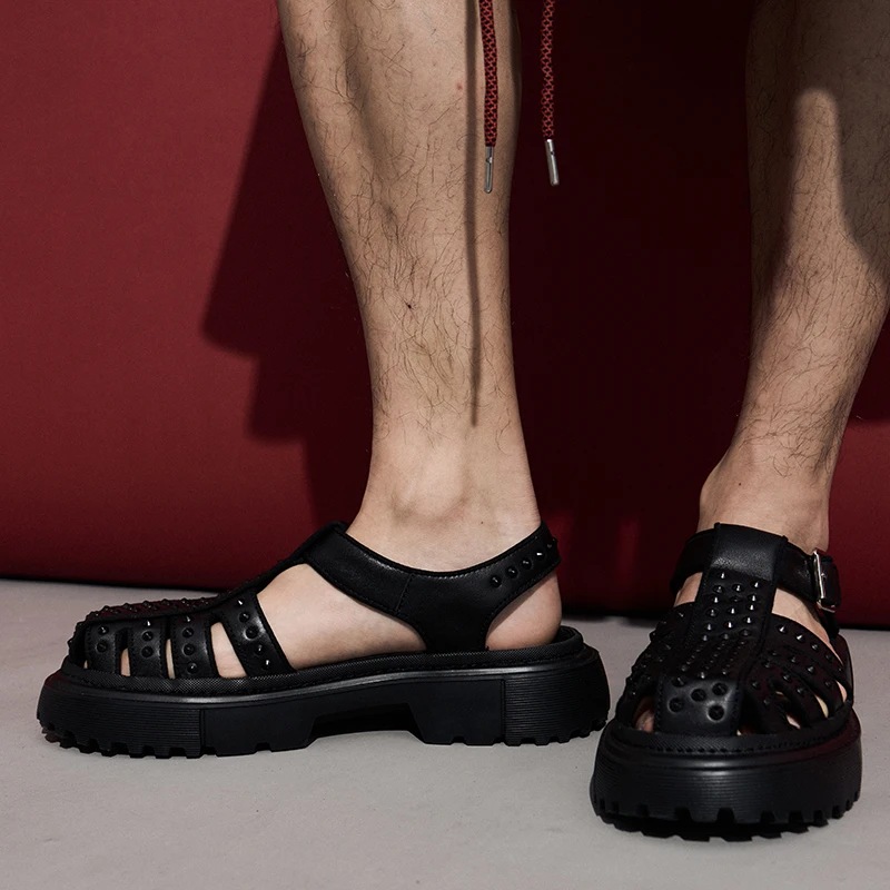 New Design Rivets Sandals Summer Men Shoes Genuine Leather Retro Gladiator Beach Shoes Male Fashion Hollow Hombre Sandales