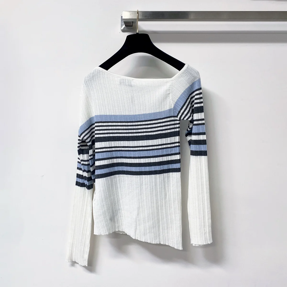 2026 high-quality women's clothing with contrasting horizontal stripes, one shoulder knitted long sleeves--hb727