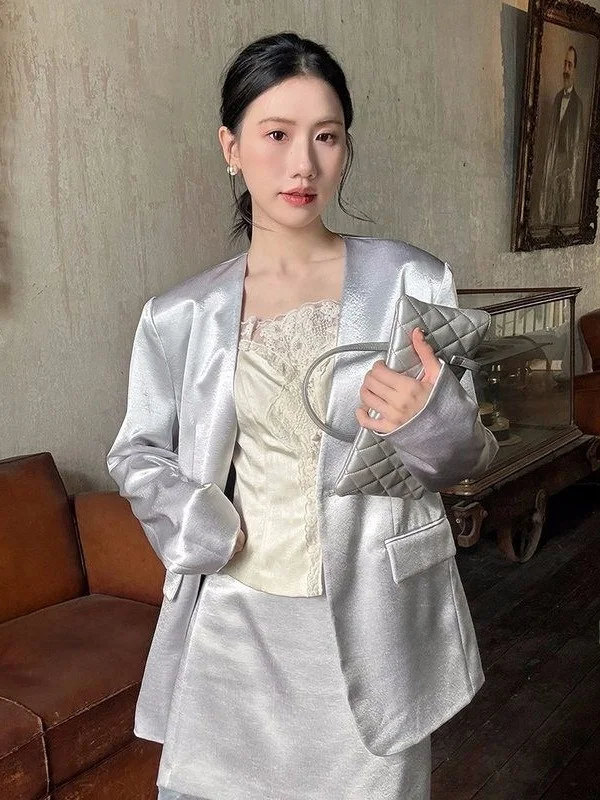 ファッショナブルな無地スーツジャケット LS SIJIAJIA 2025春新作 レディース服 多用途 通勤スタイル Vネック シングルボタン