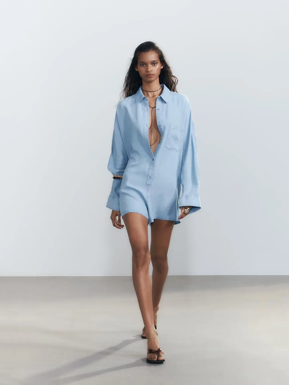 

Весенняя новинка: свободный джинсовый комбинезон для женщин, модный, повседневный, с длинными рукавами, на пуговицах, однотонный, в стиле casual.