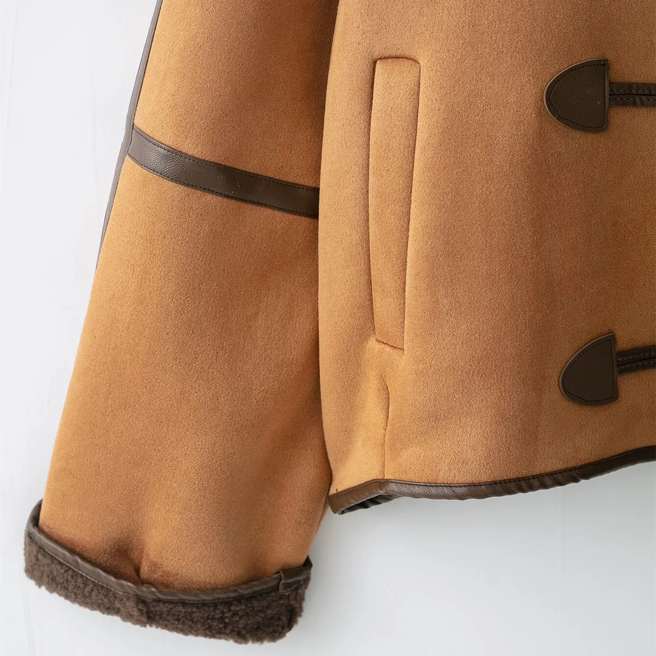 2025 otoño nueva moda Casual de las mujeres de una sola pieza con capucha de manga larga botón de cuerno gamuza gruesa abrigo de lana de cordero