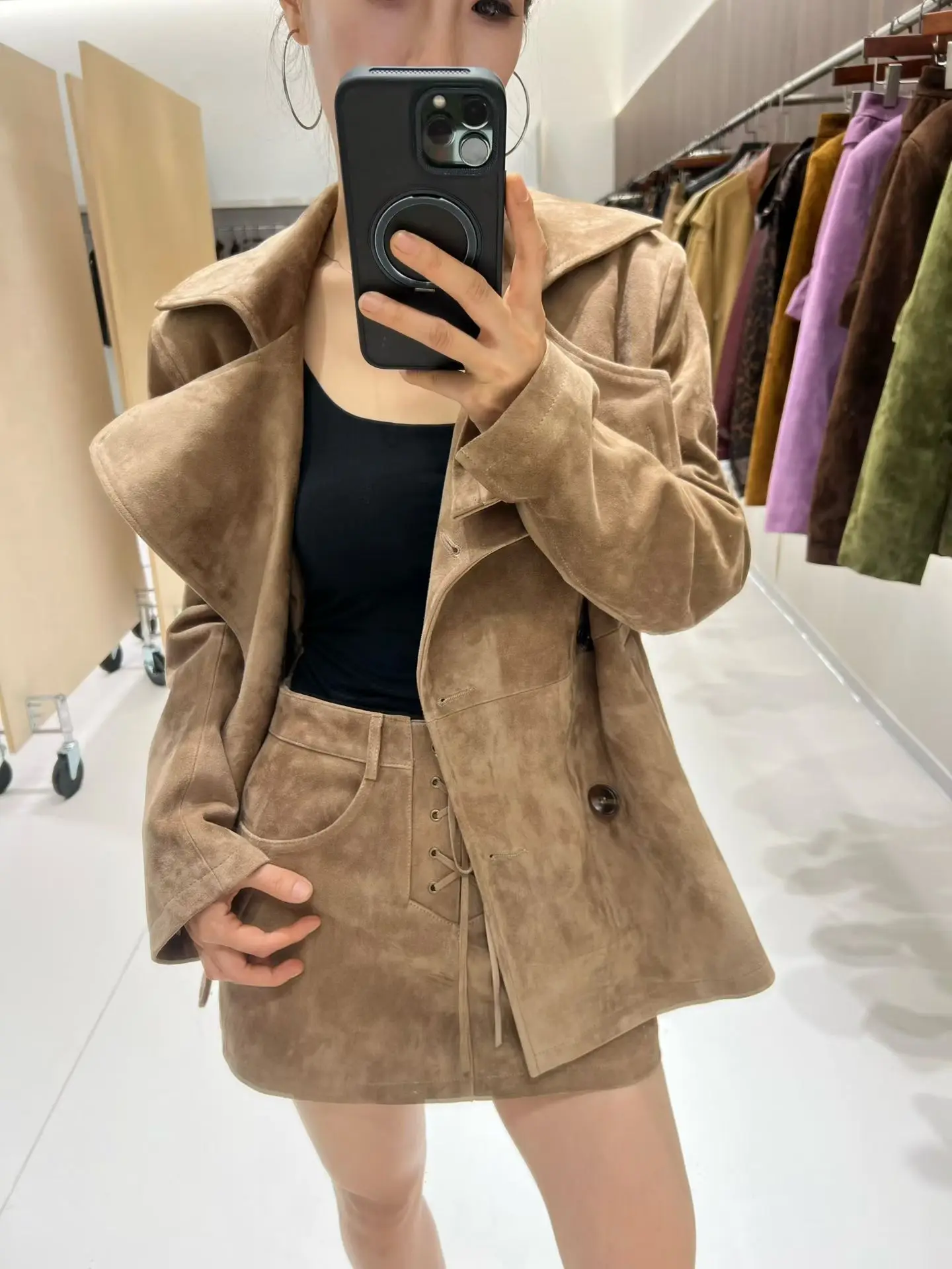 سترات ريترو كبيرة بياقة على شكل طية صدر السترة من جلد الغزال من جلد الغنم مزدوجة الصدر للنساء عصرية ناعمة متوسطة الطول ملابس خارجية نسائية