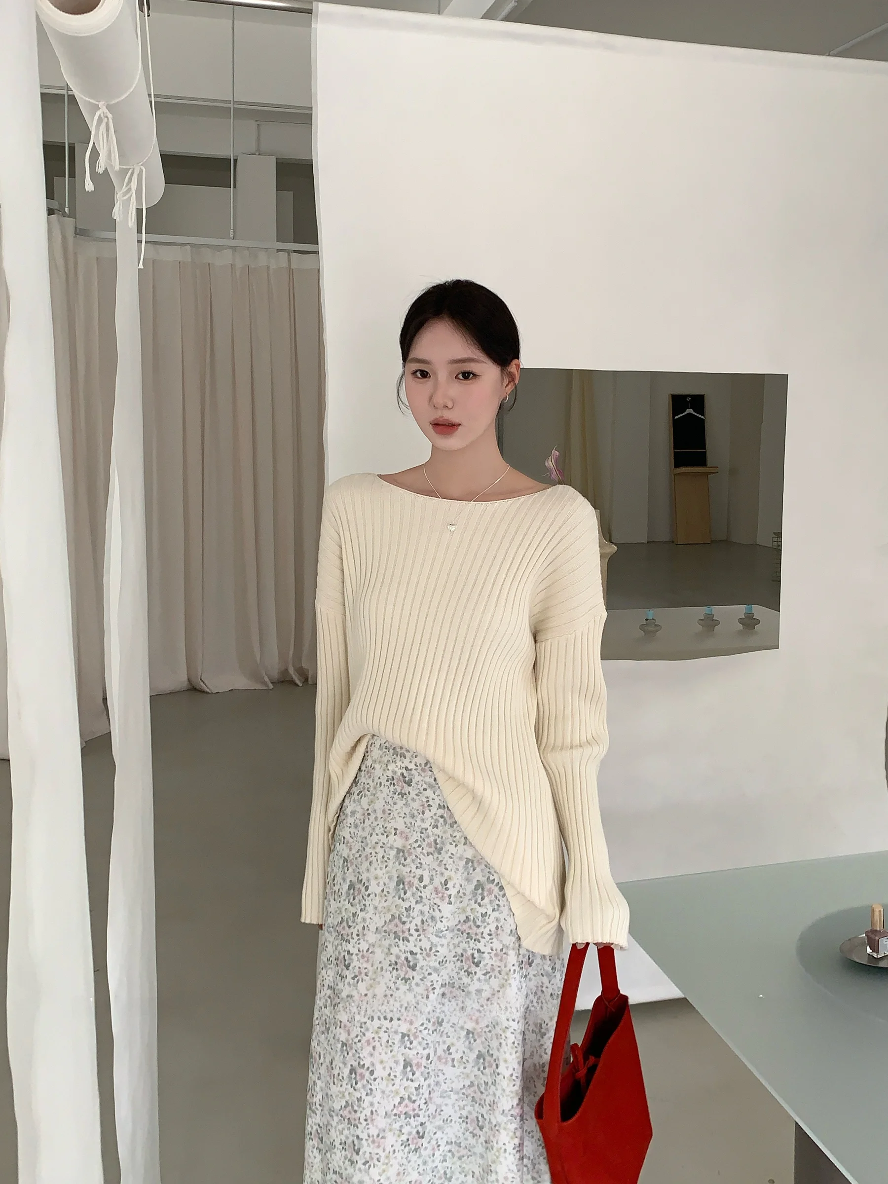 

Свитер с эффектом похудения, 100% хлопок, свободный крой, на одно плечо, с вертикальными полосками, для расслабления ранним весенним утром, с длинными рукавами