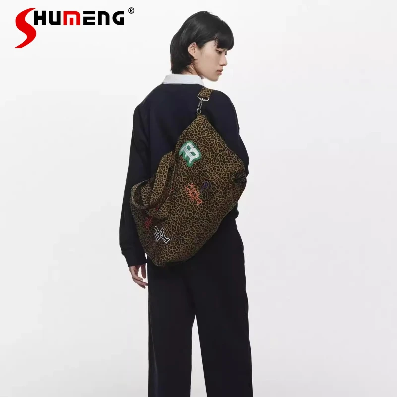 

Japanese Fashion Leopard Print Letter Patch Large Capacity Crossbody Bag Women 2025 New Casual Versatile Student Shoulder Bag