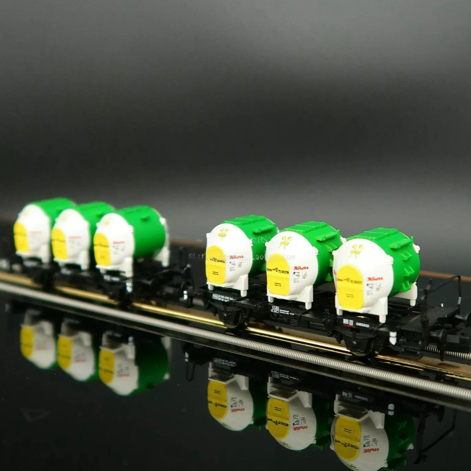

N-type 1/160 Train Model Double Triple-top Silo Car Cargo Box 2 Cars Model Car 823306 for Sand Table Decoration Boy's Toy Gift
