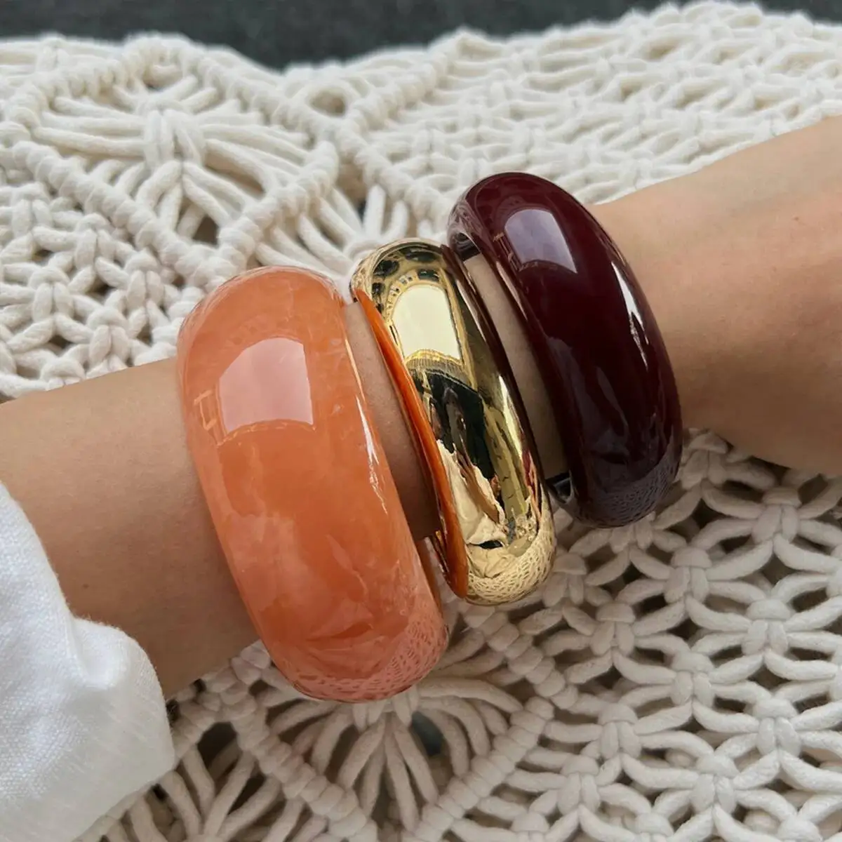 

SHIXIN 3 Styles HipHop Resin Acrylic Bracelet Round Wide Bangle for Women Vintage Geometric Chunky Open Bangle Charm Jewelry New