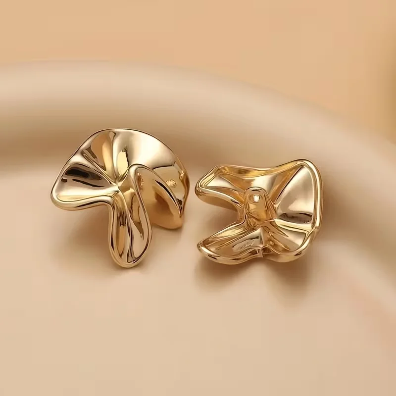 10 Exquisite Golden Metal Flower Buttons - Fashionable Hand-Sewn Fasteners for DIY Handicraft Projects