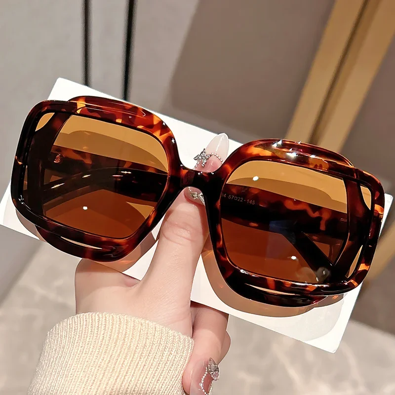 Modische Retro-Sonnenbrille mit Polygonal-Farbblock, exquisite, personalisierte farbige Sonnenbrille im Retro-Y2K-Stil