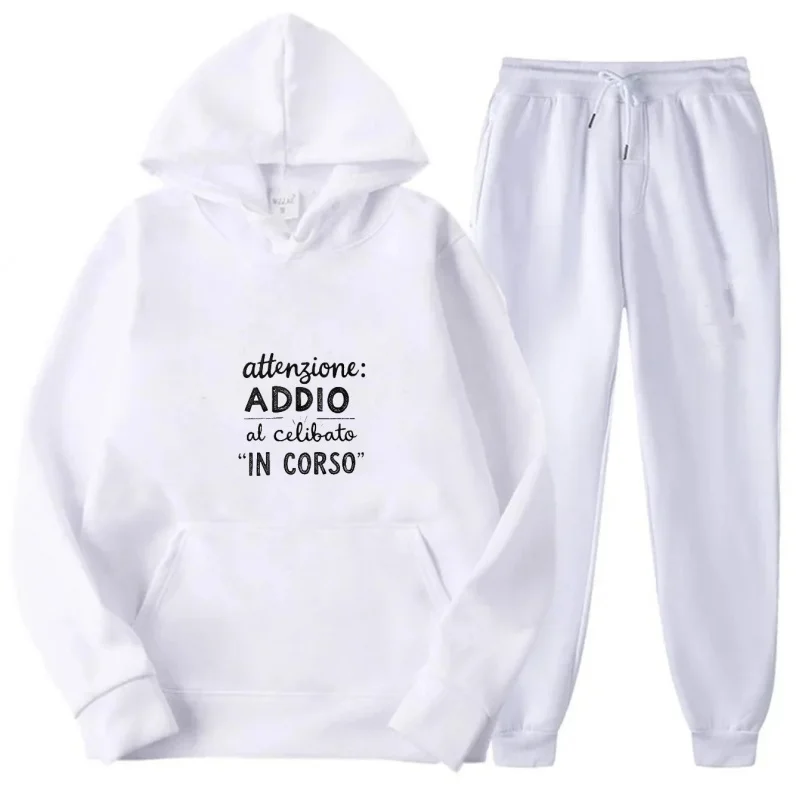 Conjunto de moletom cinza com padrão impresso e atenção de texto Addio Al Celibato In Corso