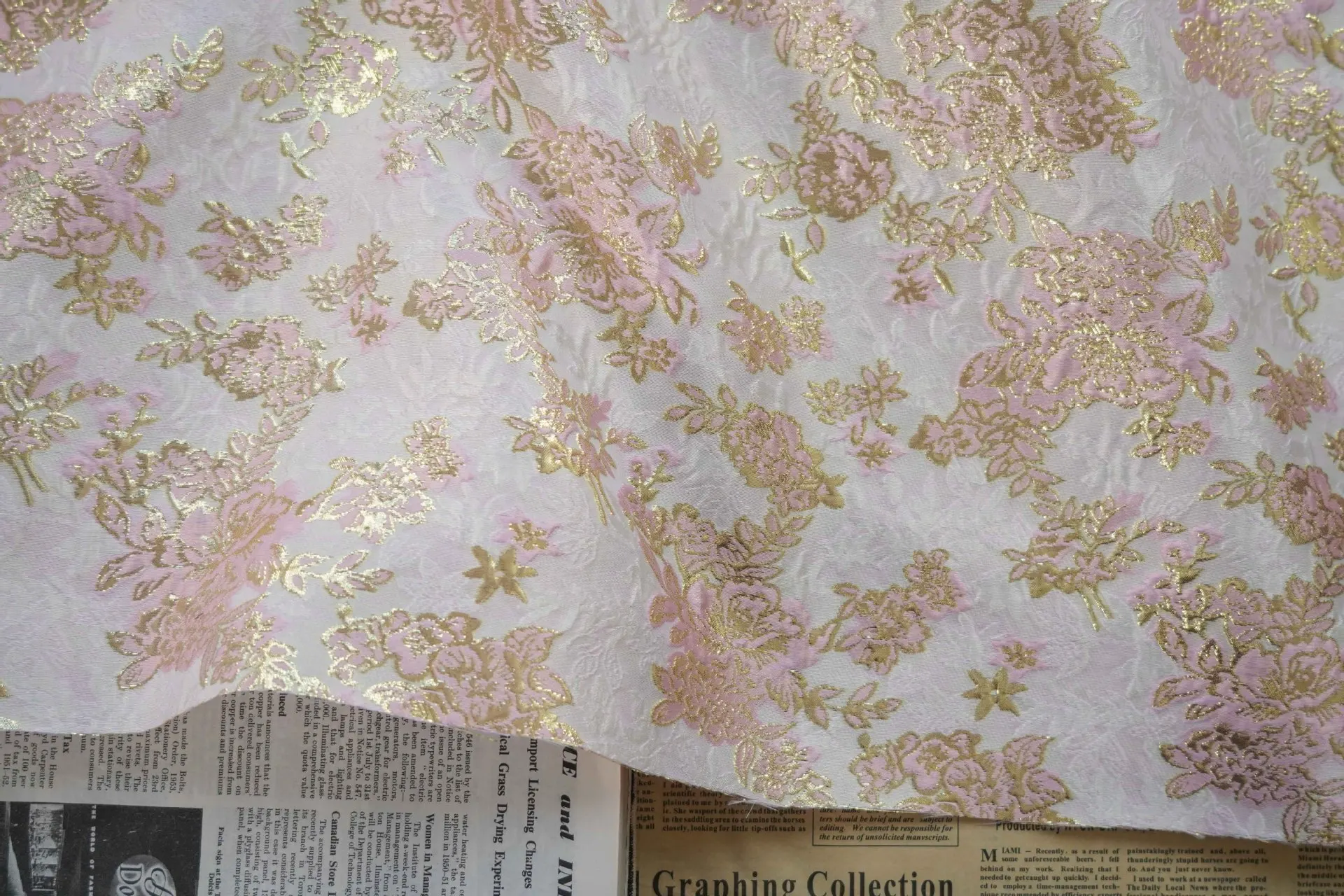 Embossed Jacquard Fabric Bronzing Gold Royal Floral Design Sewing Material Cheongsam Dress Garment Fabric 145cm Sold By Meter