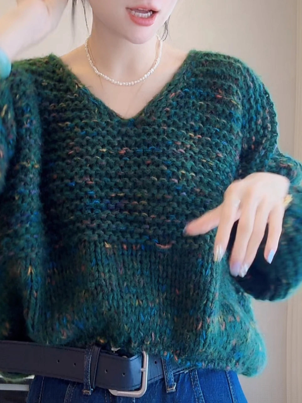 한국 스타일 브이넥 니트웨어 루즈핏 오버헤드 부드럽고 아늑한 가을 겨울 신상품 슬림핏 다용도 여성 스웨터