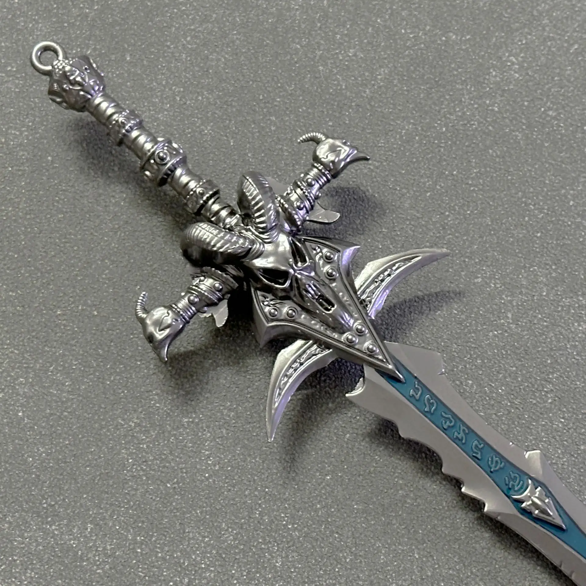Warcraft WOW Peripheral Lich King Shadow of Sorrow Frostmourne Weapon Model Metal Toy Ornament Sending Children To Friends