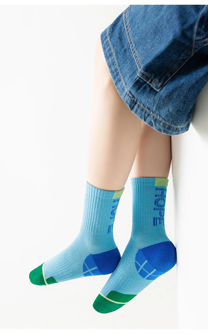5 Paar Kinder-Sportsocken, Sommer, dünnes Netz, atmungsaktiv, nahtlos, Anti-Pilling-Baumwolle, Crew-Socken für Jungen, lässige Laufsocken, Größe 1–12 – Detail 13