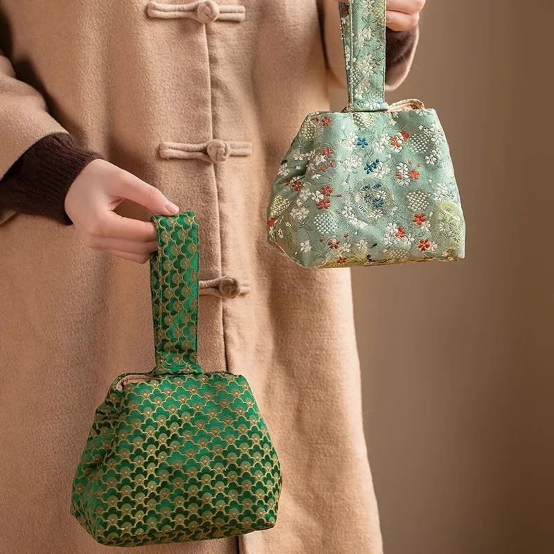 

Chinese Vintage Yun Brocade Tea Set Pouch - Thickened Travel Storage Bag for 1 Teapot & 1 Cup, Shockproof Portable Case