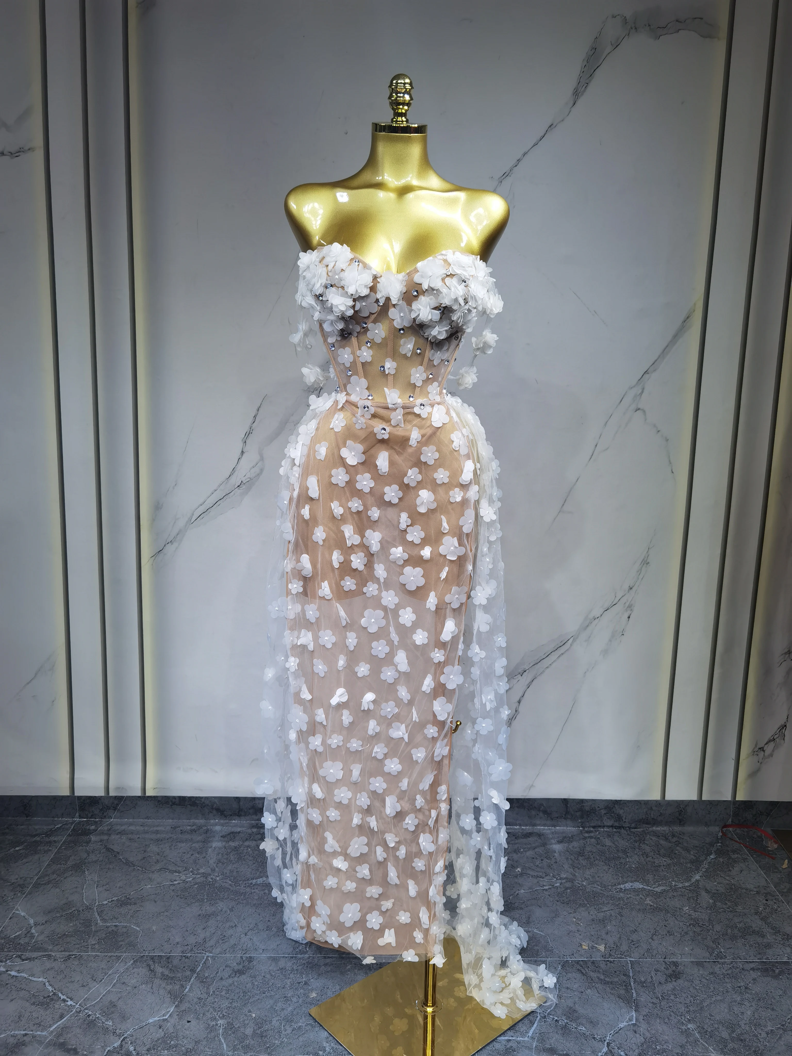 Vestido largo Sexy sin tirantes para mujer con detalle de cristal de flor blanca elegante ropa de actuación escénica para fiesta y Club nocturno