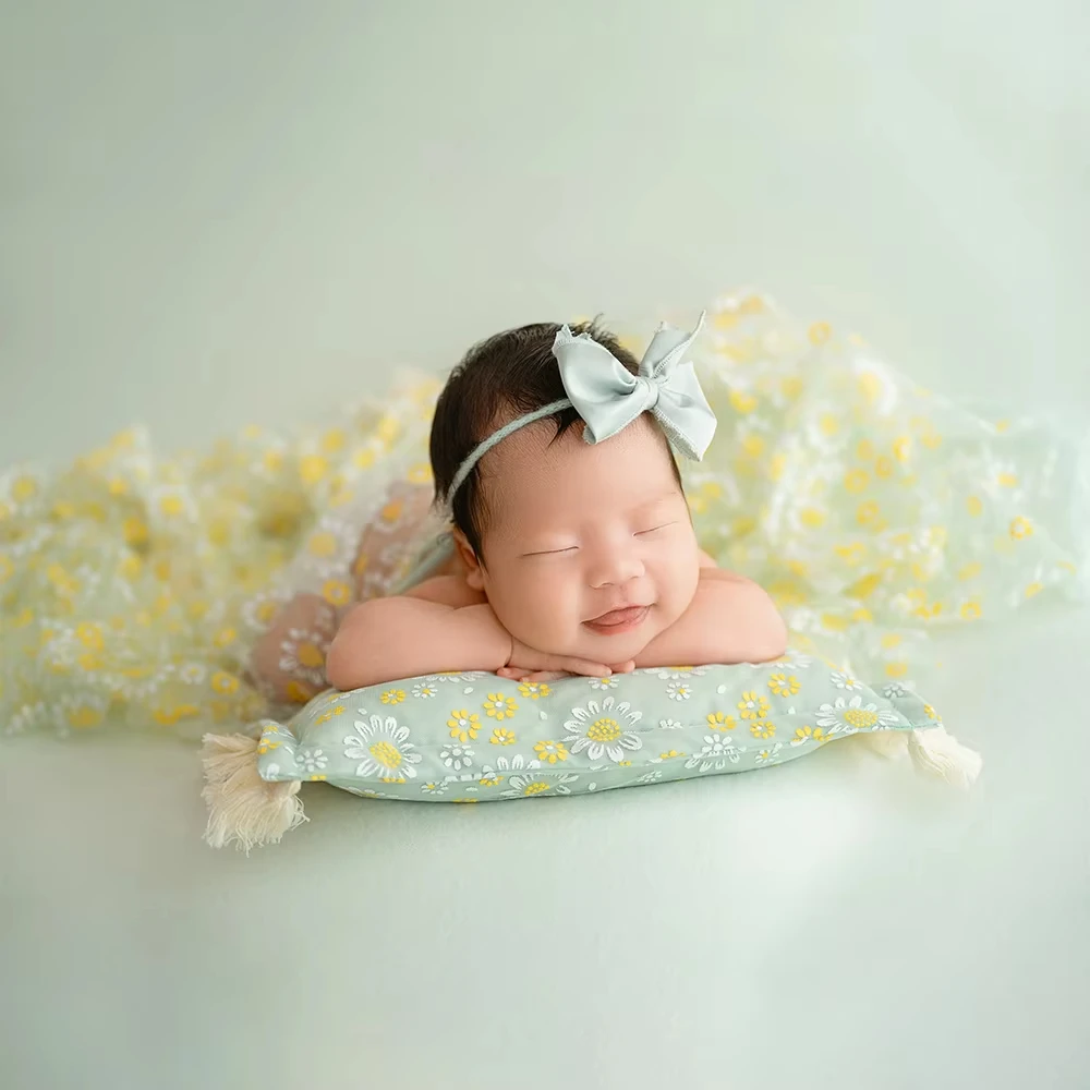 Set Alat Peraga Fotografi Bayi Baru Lahir Tema Daisy Bantal Pembungkus Ikat Kepala Selimut Tulle Rumbai Aksesori Studio Foto Bayi untuk Anak Laki-laki Perempuan