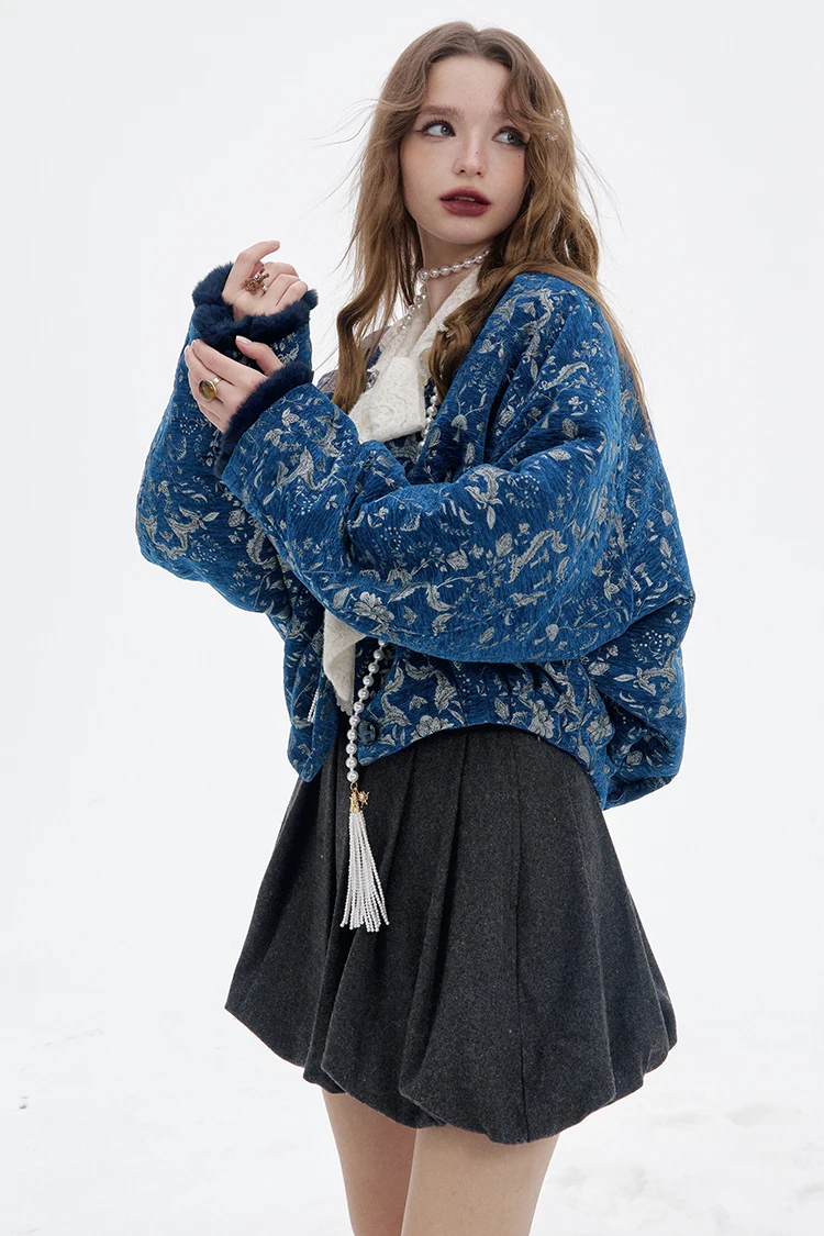 ELFSACK Women's Retro Gothic Winter Coat, Loose V-Neck Short Plush Coat with Blue Silver Embroidery Vintage Patterns