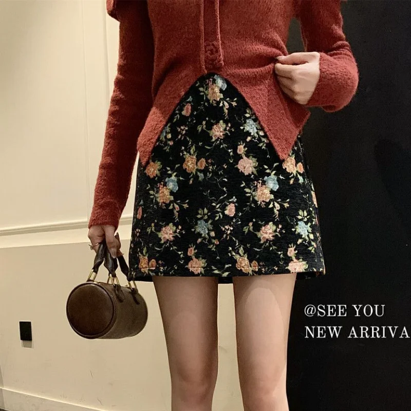 가을과 겨울 다용도 레트로 신상 자수 플로럴 하이웨이스트 슬림 스커트 소형 체형용