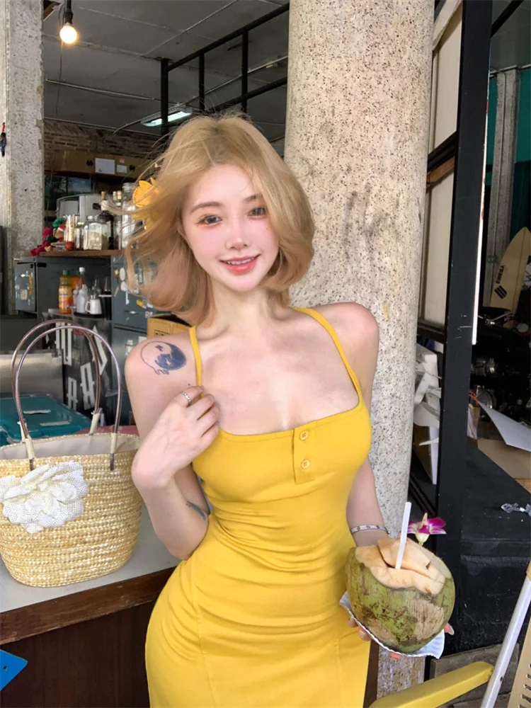 열정적인 여름 노란색 드레스 하이 스트리트 버튼 디자인 니트 서스펜더 드레스 여성용 시스 롱 피쉬 테일 드레스
