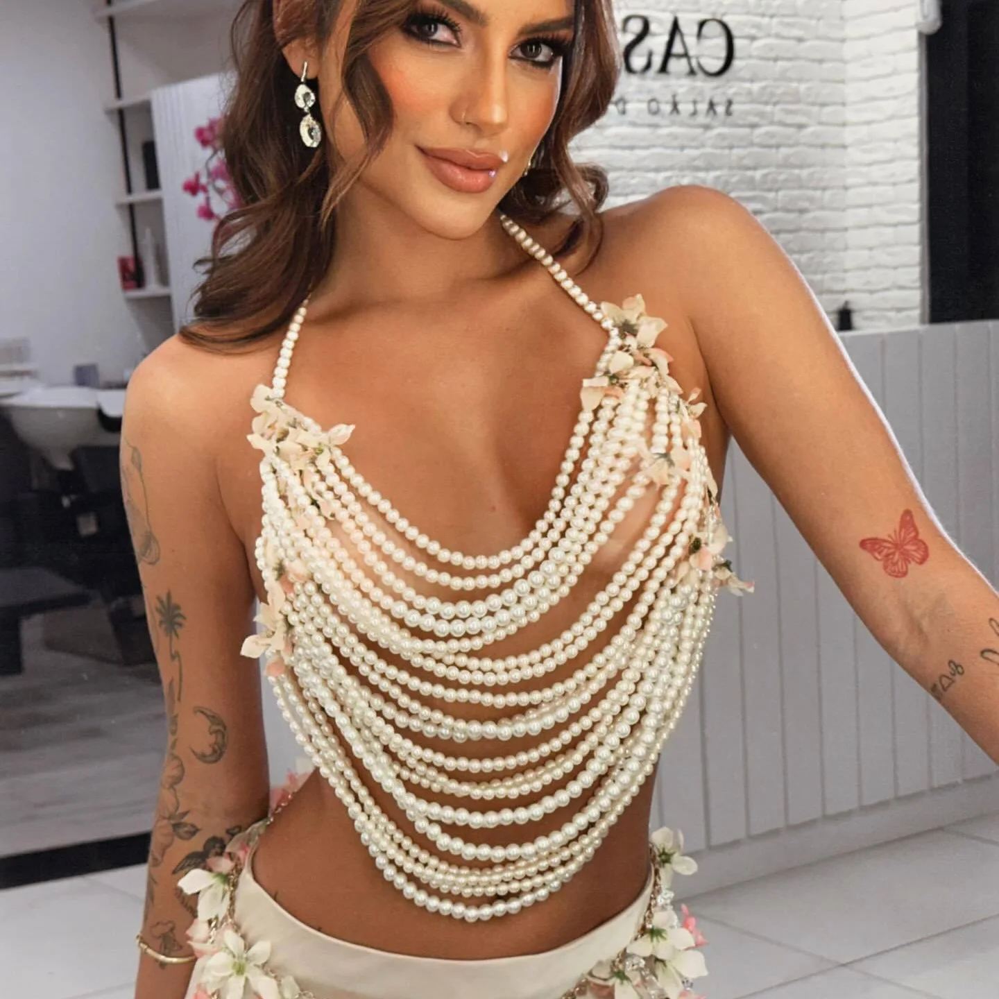 

Многослойный тканый пластиковый жилет с жемчугом, топы с бюстгальтером и цепочкой на спине, топы с лямкой на шее для женщин, летняя пляжная вечеринка, сексуальная цепочка для тела