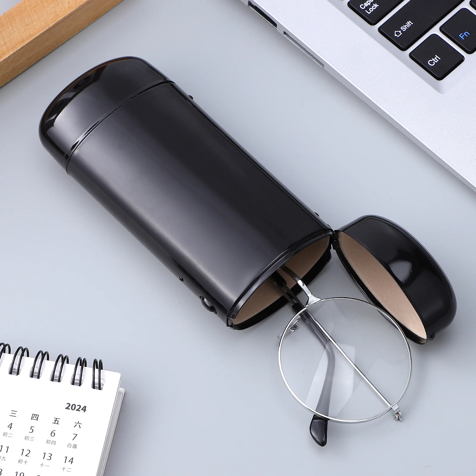 

Sturdy Metal Eyeglass Case Hard Scratch Proof Interior Lightweight Design for Travel Portable Glasses Storage Solution