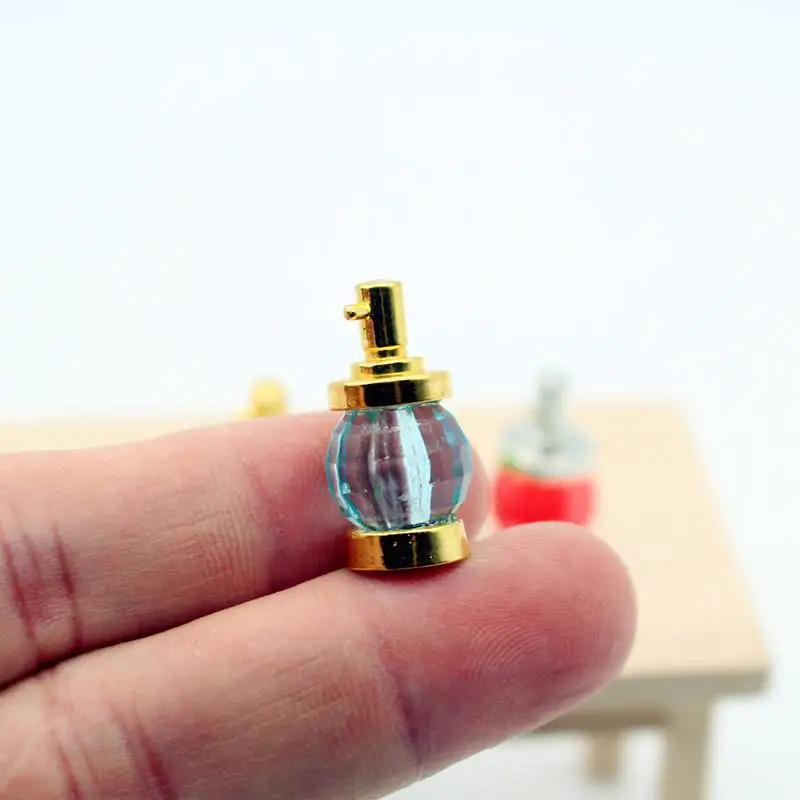 4PCS Doll House Bedroom Bath Decor Toy 1:12 Dollhouse Miniature Alloy Perfume Model Doll Fashion Makeup Accessories