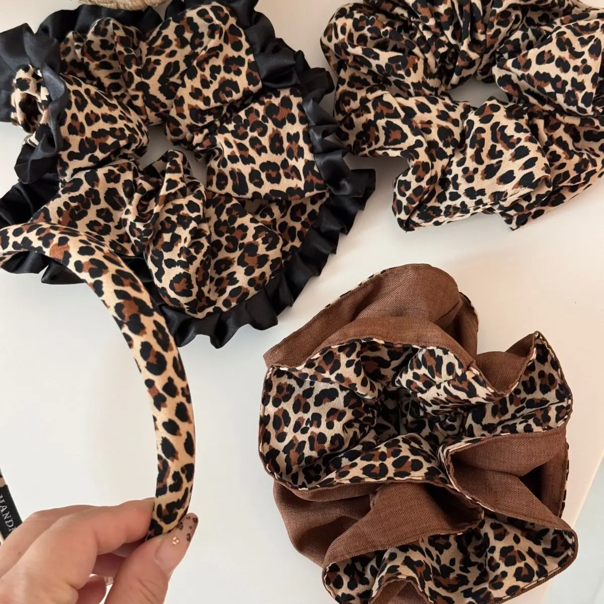 

Retro leopard pattern fabric large intestine hair ring new fashionable personalized headband women's commuting hair accessories