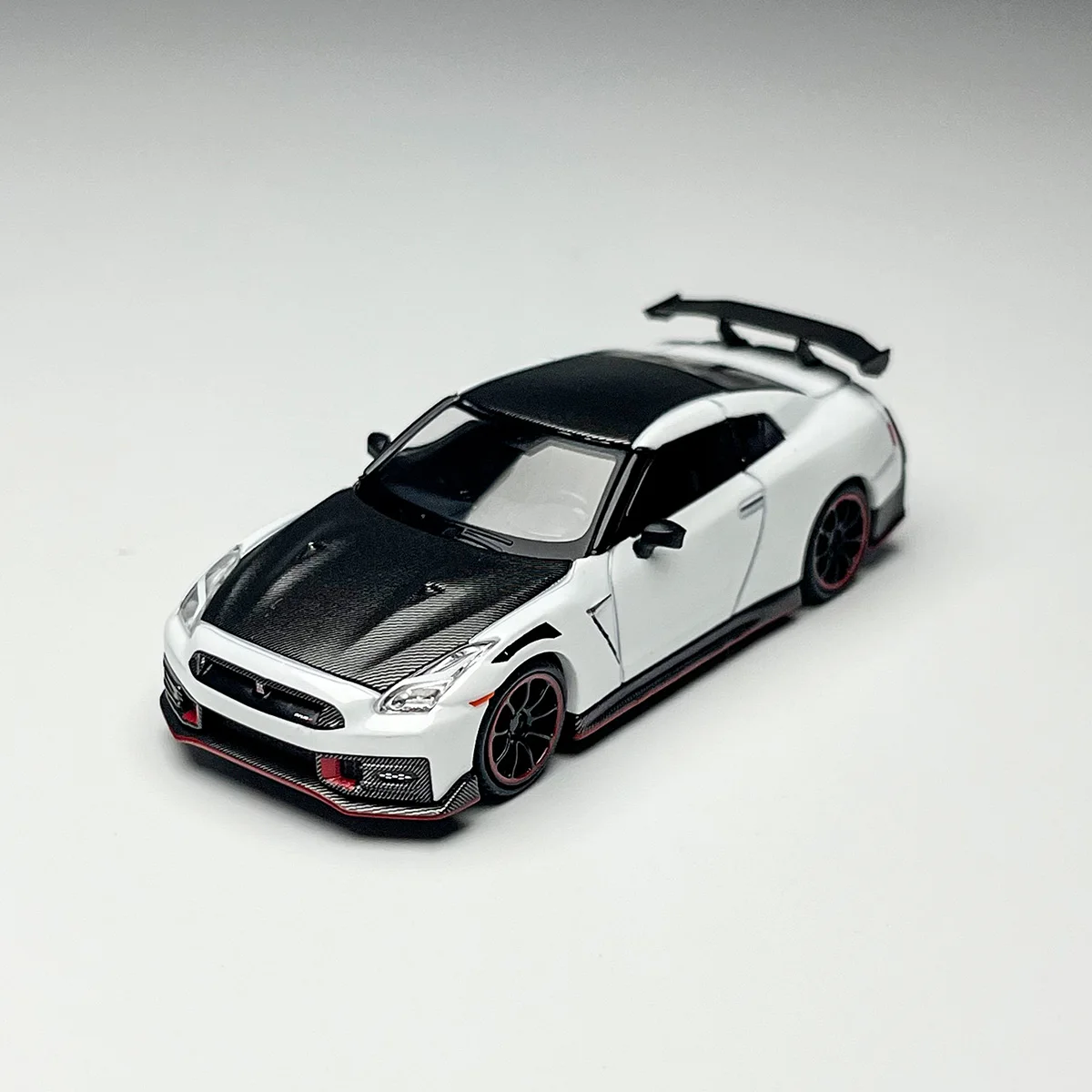 

MINIGT 1:64 Skyline GTR R35 Nismo 2024 alloy car model