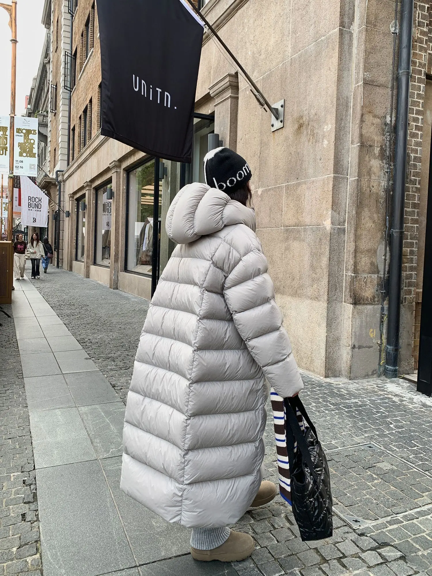 2025 Winter Neue Damen-Daunenjacke, lockere Pendler-Kapuze, warme lange Daunenjacke