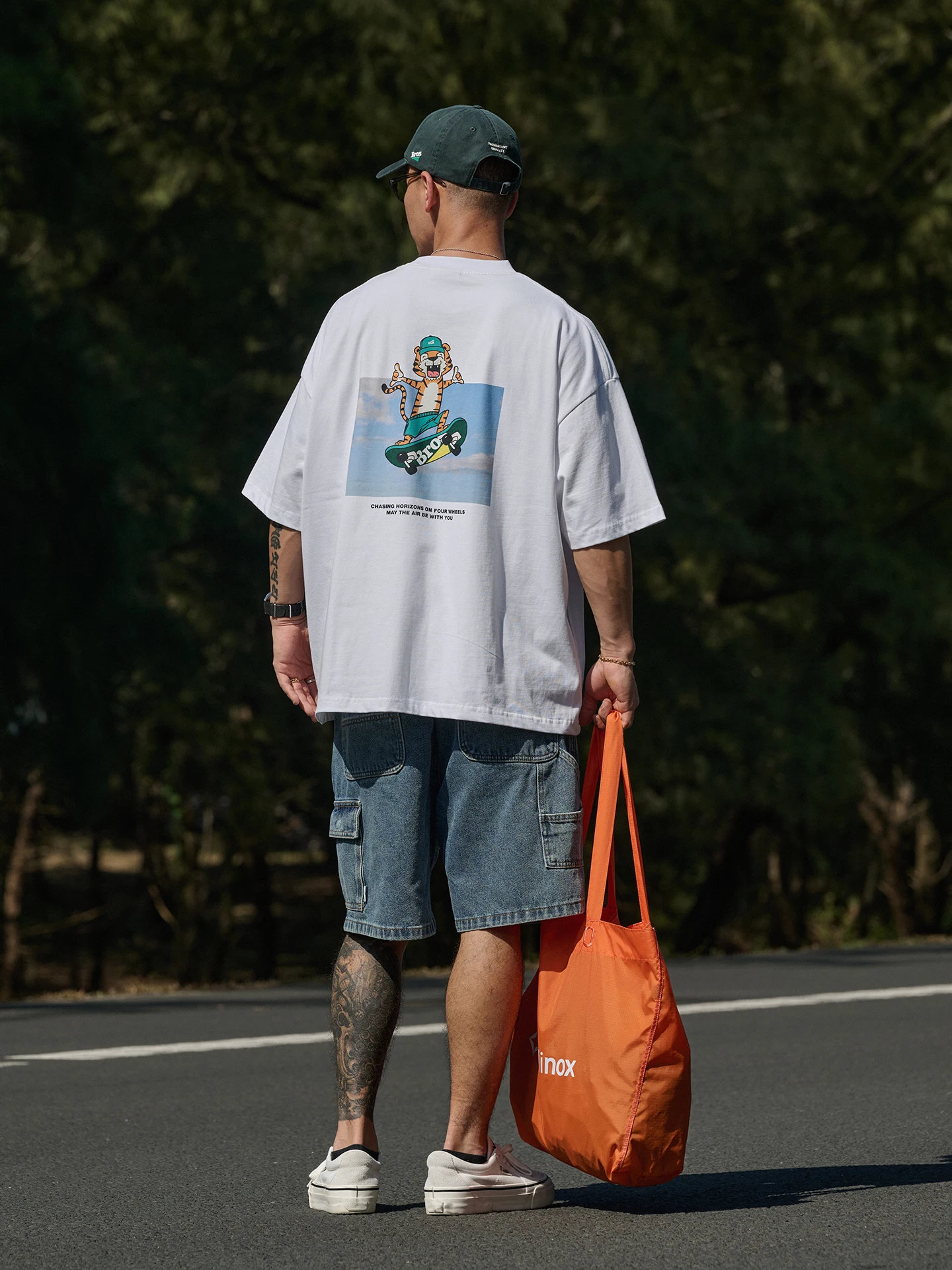 Broshood 26SS Street Style Tiger Skateboard Print Loose Fit Short Sleeve T-Shirt Double Pocket City Walk Casual Cotton Tee