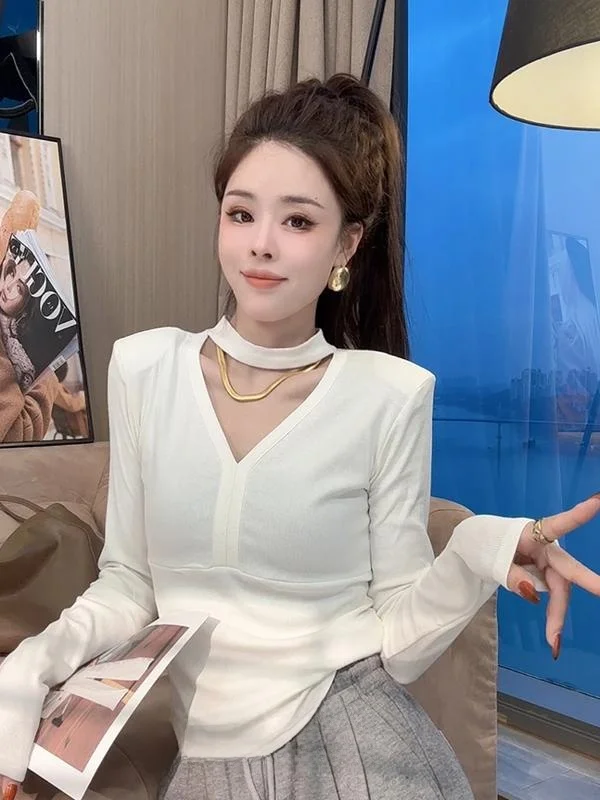 Slim Fit Long Sleeve V-Neck T-Shirt Women's Fashionable Versatile Base Shirt Top Korean Style Commute Wind Autumn New Arrival