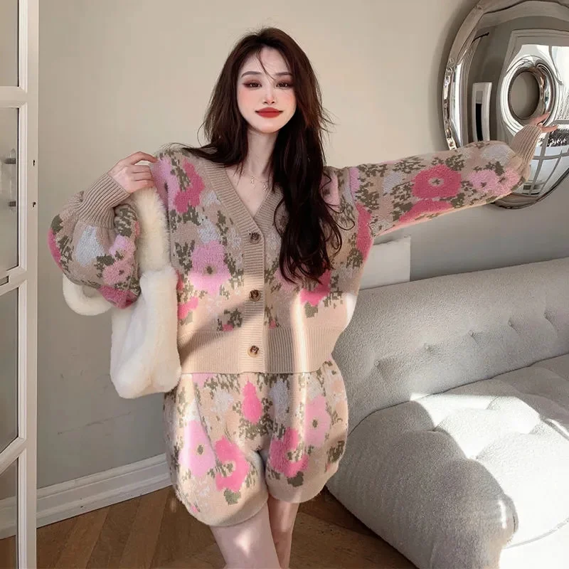 2024 Autumn Winter New Set Temperament Small Fragrance Style Fashionable Knitted Cardigan Sweater @ Shorts Two-Piece Set