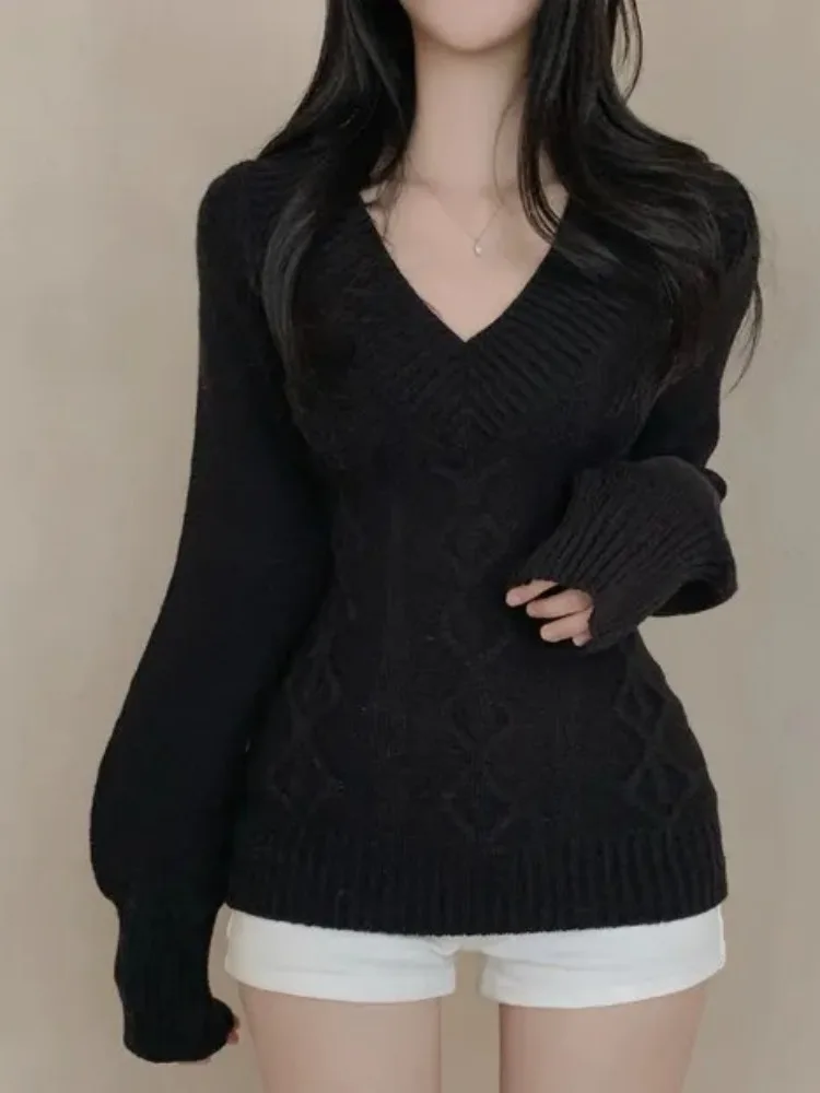 เสื้อสเวตเตอร์ไหมพรมคอวีทรงสลิม ดีไซน์เก๋ไก๋สำหรับผู้หญิง ฤดูใบไม้ร่วงและฤดูหนาว ช่วยเสริมสร้างความมั่นใจด้วยดีไซน์ที่เน้นสัดส่วนช่วงเอว