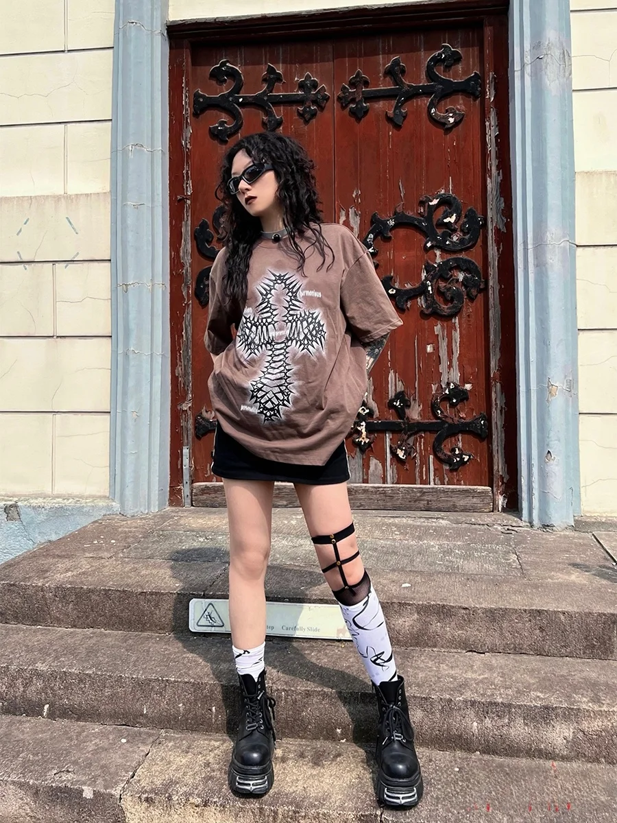 

Gothic Ro Music Festival T-irt ort Sve k Cross Print Cotton round Ne Regular Fit Summer Faion for Young Women